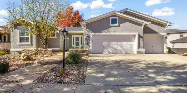 3215 Hollycrest Dr