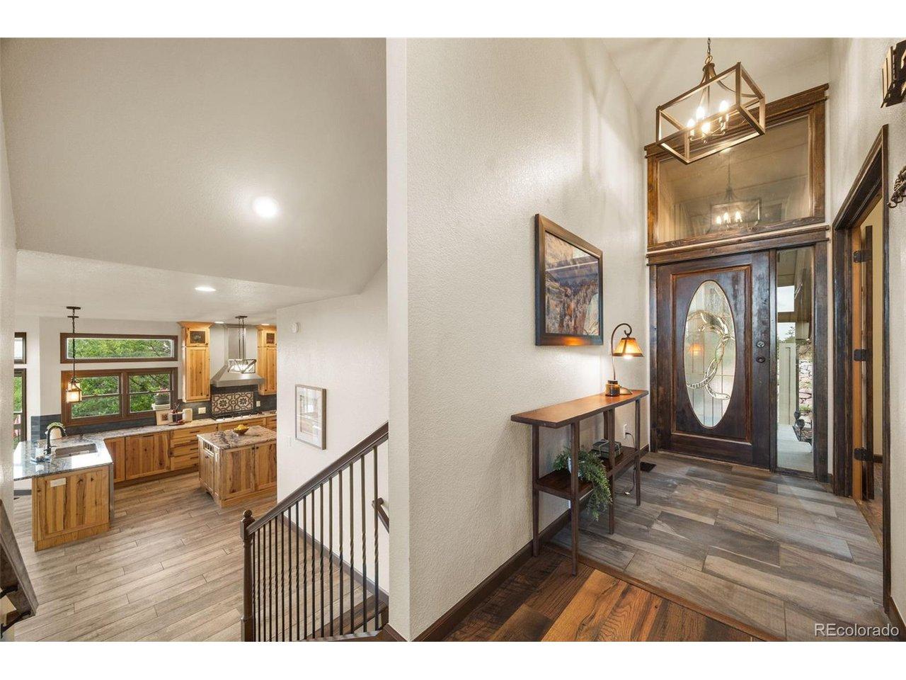 Image 4: Grand entrance into the home Image 4: Grand entrance into the home