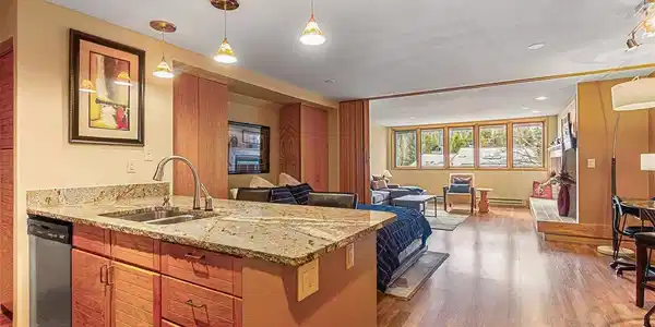 Image 3: Bright and open floor plan Image 3: Bright and open floor plan