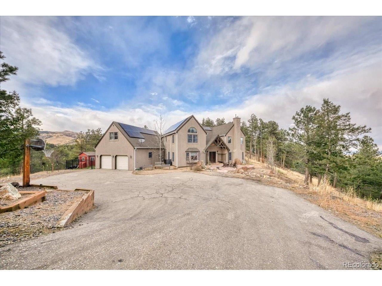 Image 3: Welcome to this Special Boulder Mountain Beauty