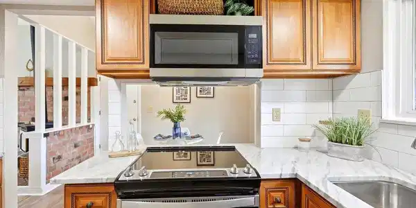 Image 4: Updated kitchen featuring new granite countertops, backsplash, and stainless steel appliances. Image 4: Updated kitchen featuring new granite countertops, backsplash, and stainless steel appliances.