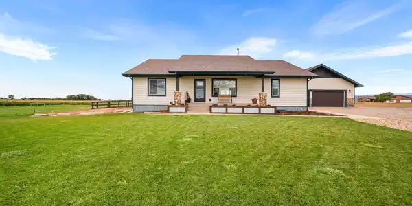 Image 4: Picturesque front porch and welcoming driveway. Image 4: Picturesque front porch and welcoming driveway.