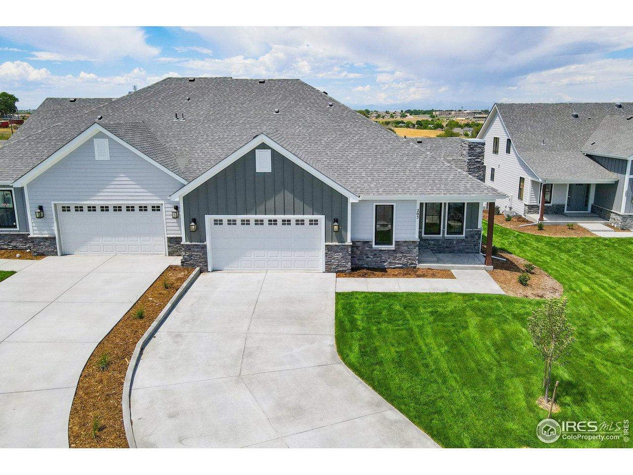 Image 4: High quality class 4 hail resistant 50-year roof shingles Image 4: High quality class 4 hail resistant 50-year roof shingles