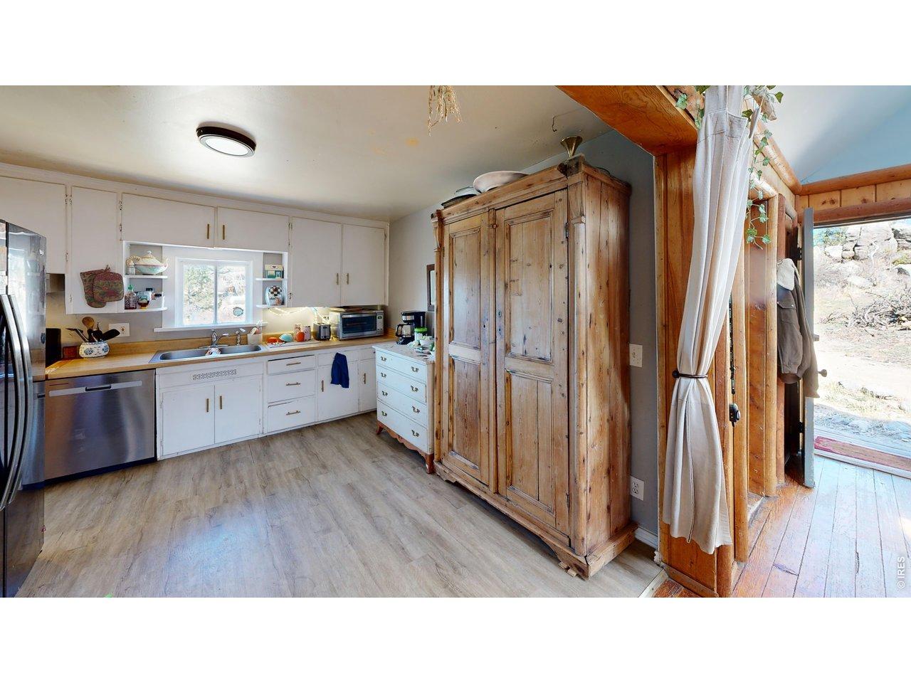 Image 4: Main Kitchen Facing West Image 4: Main Kitchen Facing West