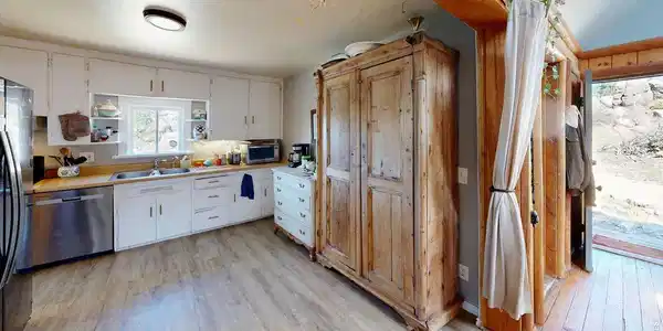 Image 4: Main Kitchen Facing West Image 4: Main Kitchen Facing West