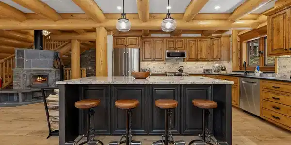 Image 3: Custom island and cabinets in the open kitchen Image 3: Custom island and cabinets in the open kitchen