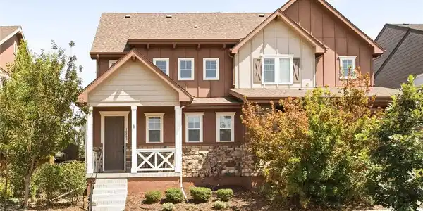 Image 2: Front view of paired home Image 2: Front view of paired home