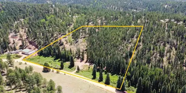Image 2: Property Lines are Approximate and not a survey Image 2: Property Lines are Approximate and not a survey