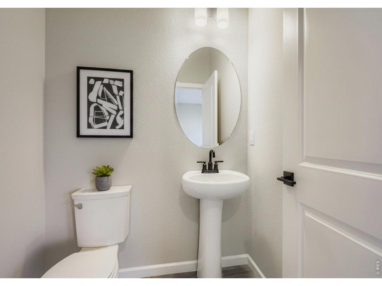 Image 4: Powder Room (main level) Image 4: Powder Room (main level)