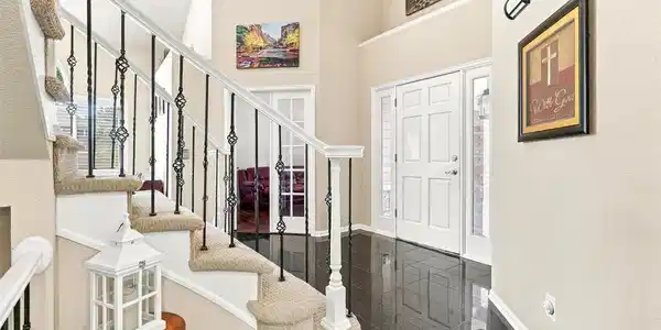 Image 2: Beautiful Foyer and front door Image 2: Beautiful Foyer and front door