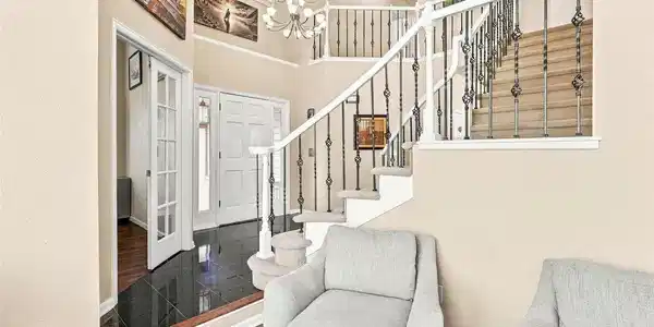Image 3: Foyer entry way Image 3: Foyer entry way