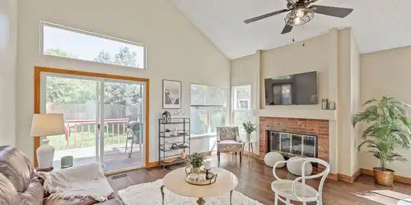 Image 4: Living Room Image 4: Living Room