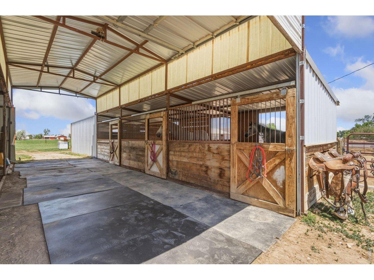 Image 3: 3 Stall Horse Barn with Runs Image 3: 3 Stall Horse Barn with Runs