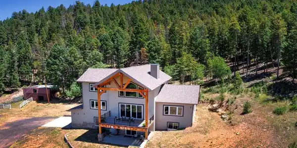 Image 4: Nestled on 5 glorious usable acres, bring your animals, 4 beds, 4 bath Image 4: Nestled on 5 glorious usable acres, bring your animals, 4 beds, 4 bath
