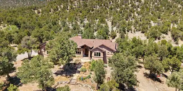 Image 2: 990 Hamilton Creek Rd.Surrounded by nature. Image 2: 990 Hamilton Creek Rd.Surrounded by nature.