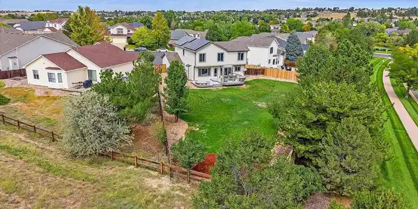 Image 4: Incredible 13,000+sqft lot adjacent to a greenbelt