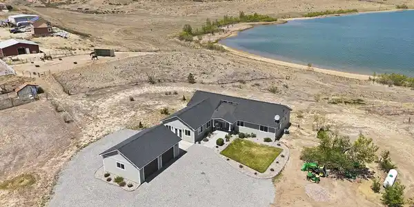 Image 2: Outstanding MOUNTAIN and WATER views! Image 2: Outstanding MOUNTAIN and WATER views!