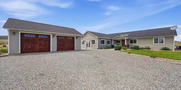 Image 3: Completely remodeled home! Top of the line finishes, you have to see! Image 3: Completely remodeled home! Top of the line finishes, you have to see!