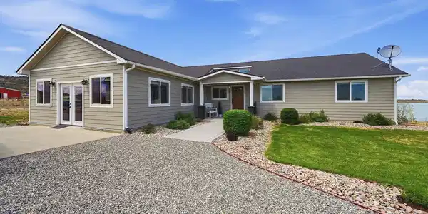 Image 4: Welcome home to 5222 W CR 6! Original carport was converted into additional living space. Image 4: Welcome home to 5222 W CR 6! Original carport was converted into additional living space.
