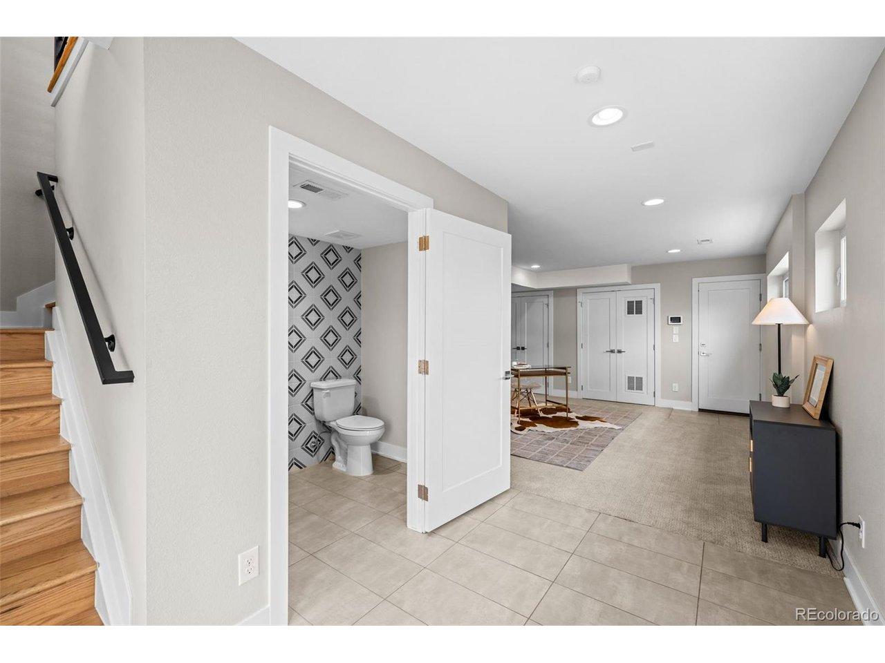 Image 4: Entry level with powder room and large office or workout space Image 4: Entry level with powder room and large office or workout space