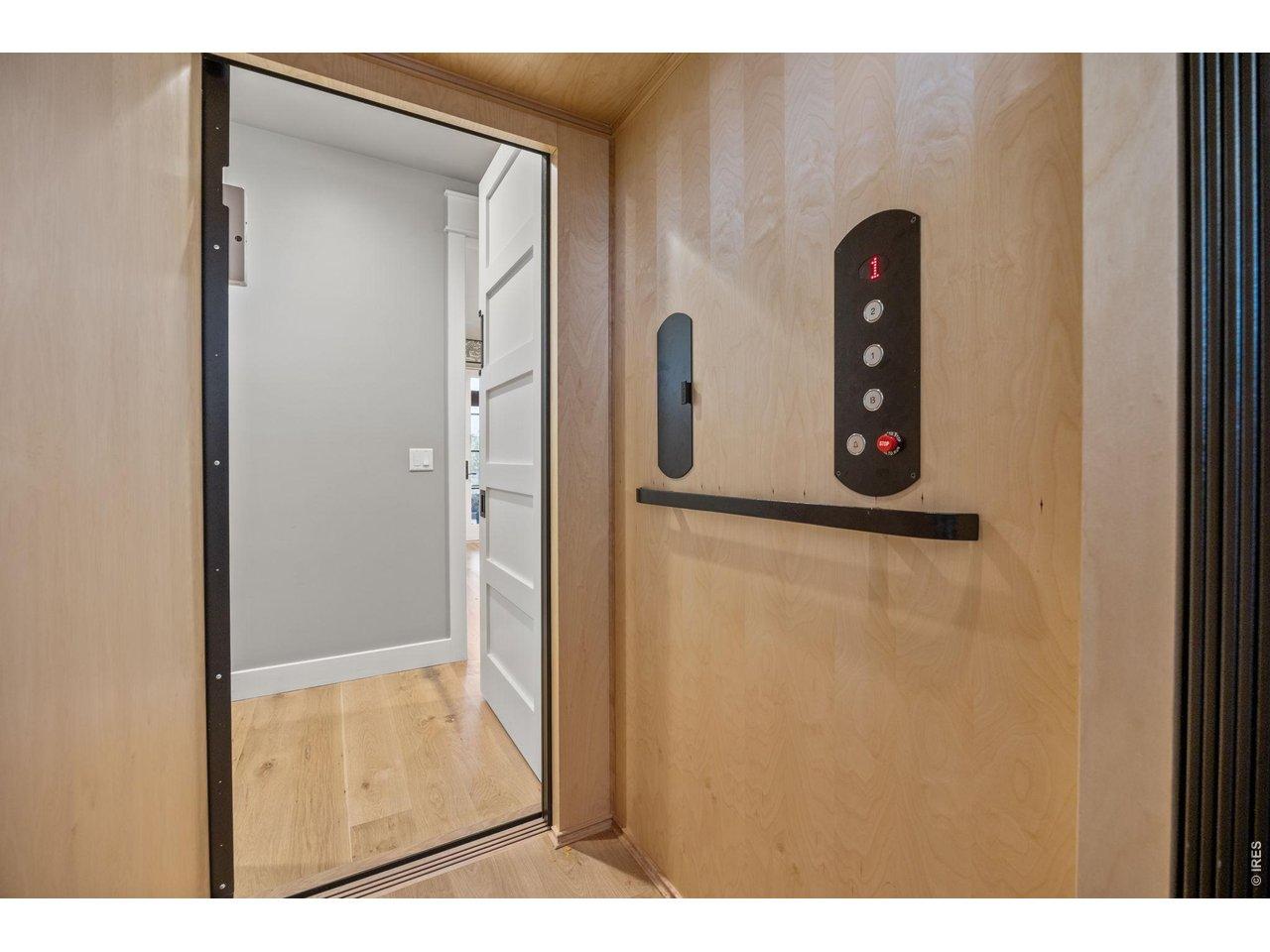 Image 4: Custom 4-person elevator to all floors Image 4: Custom 4-person elevator to all floors