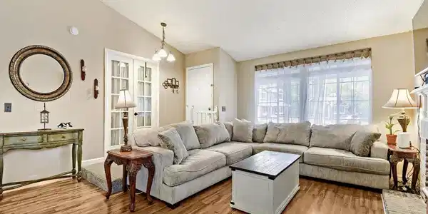 Image 3: Open concept living area