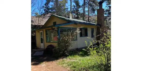 Image 3: Kitchen entrance