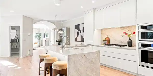 Image 2: luxury european kitchen with mongram appliances Image 2: luxury european kitchen with mongram appliances