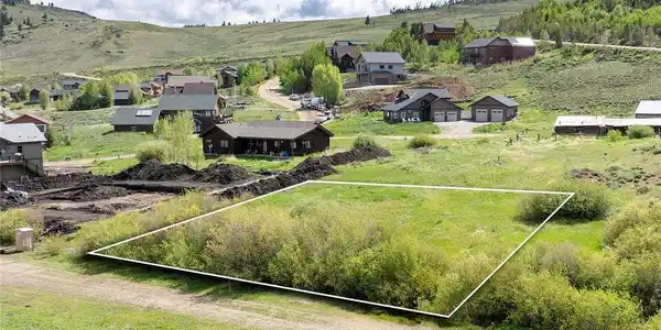 Image 4: Aerial - Markers and outlines are to give a general idea of the property location and are not to be relied upon. Image 4: Aerial - Markers and outlines are to give a general idea of the property location and are not to be relied upon.