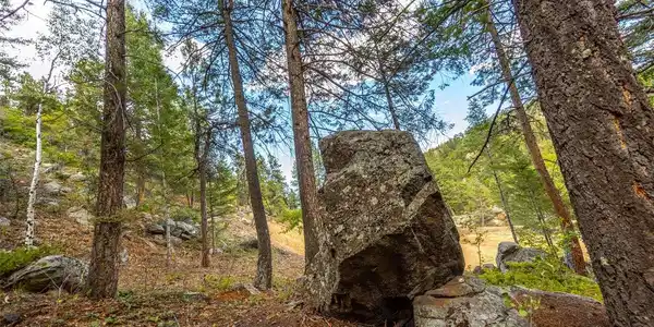 Image 3: Beautiful rocks and terrain Image 3: Beautiful rocks and terrain