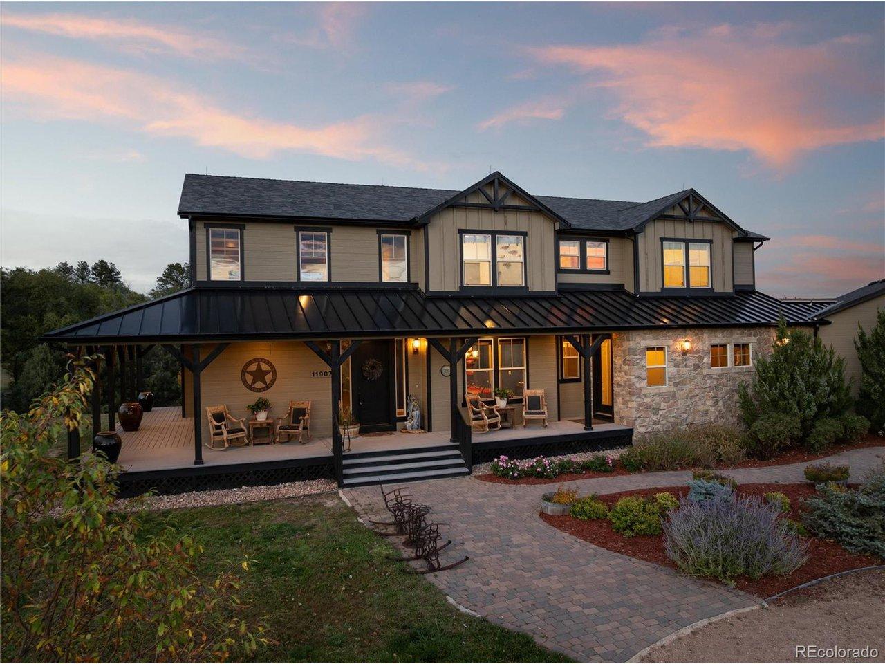 Image 4: Imagine sharing sunsets on this deck! Image 4: Imagine sharing sunsets on this deck!