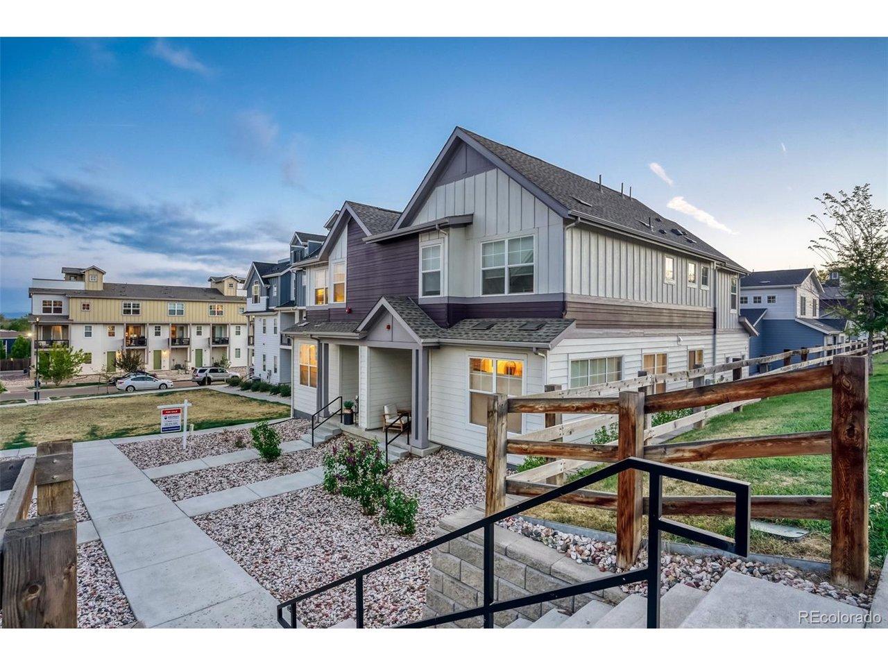 Image 2: Close to scenic walking paths and neighborhood parks