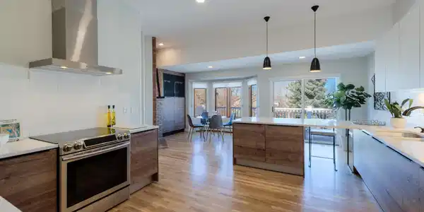 2425 Waneka Lake