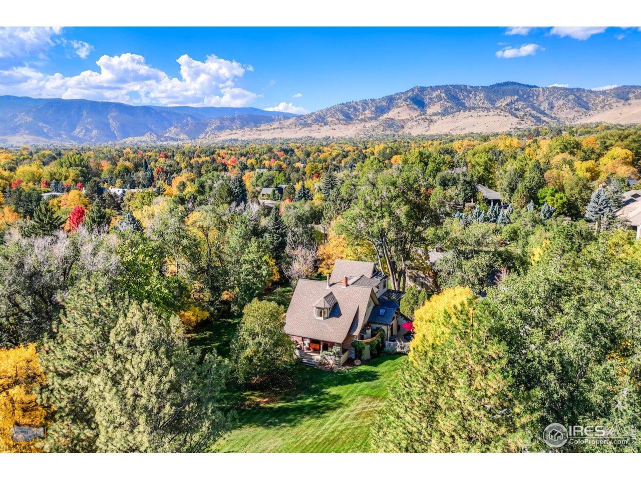 Image 2: Situated on nearly an acre Image 2: Situated on nearly an acre