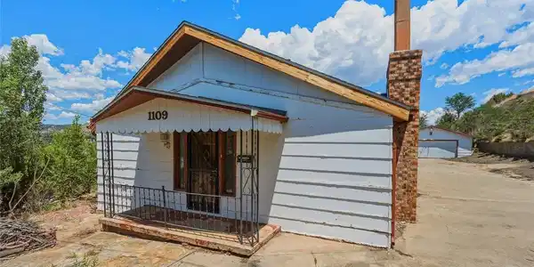 1109 E First St