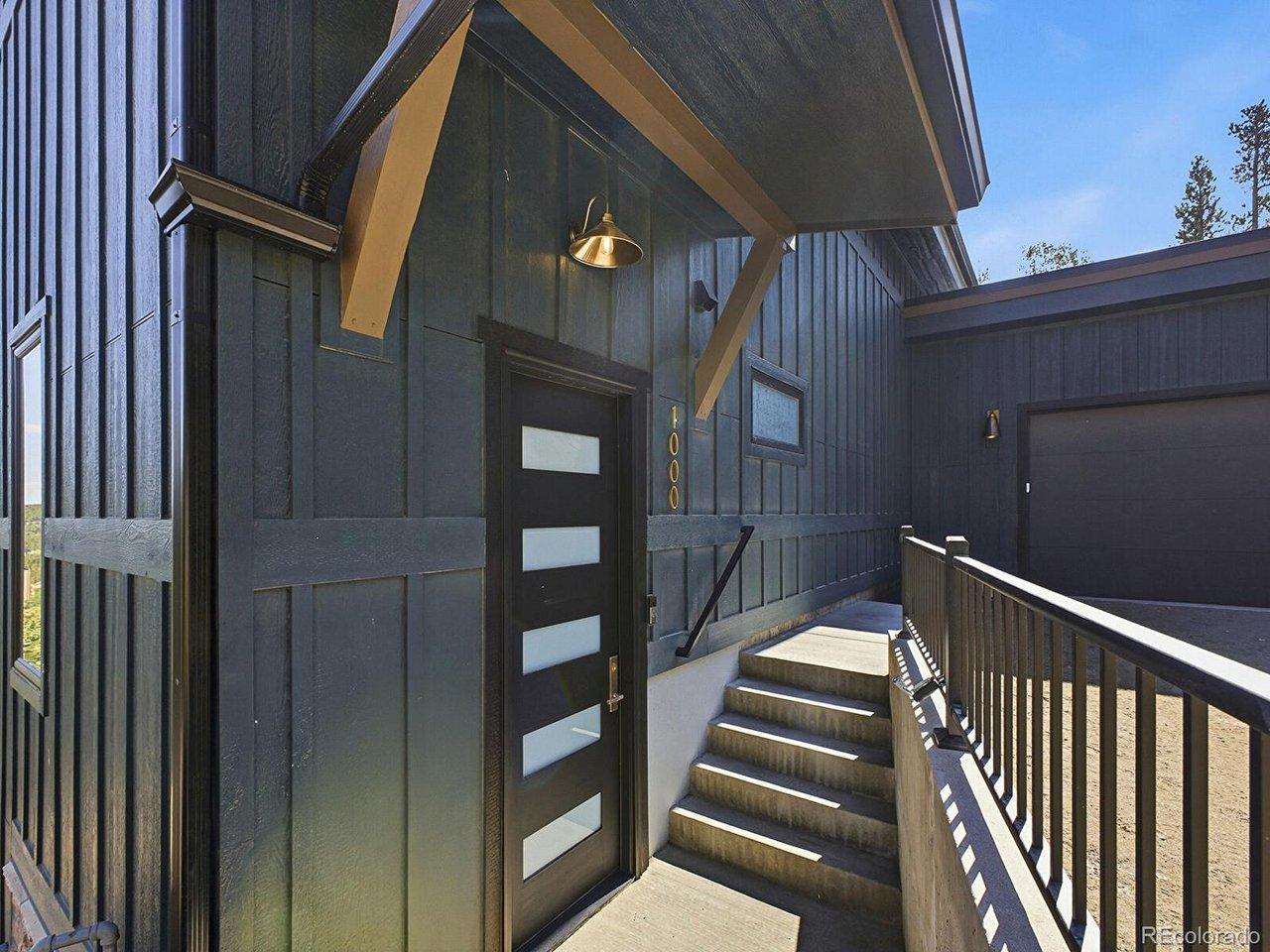 Image 2: Exterior Entry Image 2: Exterior Entry