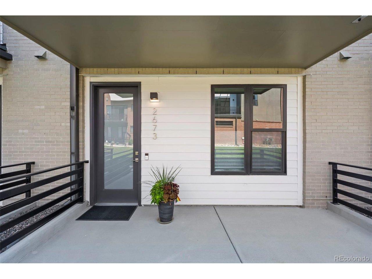 Image 4: An enclosed front patio welcomes you Image 4: An enclosed front patio welcomes you