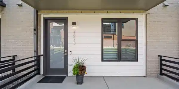 Image 4: An enclosed front patio welcomes you Image 4: An enclosed front patio welcomes you