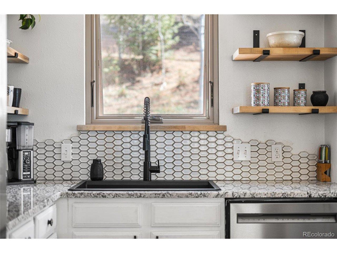 Image 3: Darling updated kitchen Image 3: Darling updated kitchen
