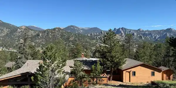 1352 Alpenglow Ln