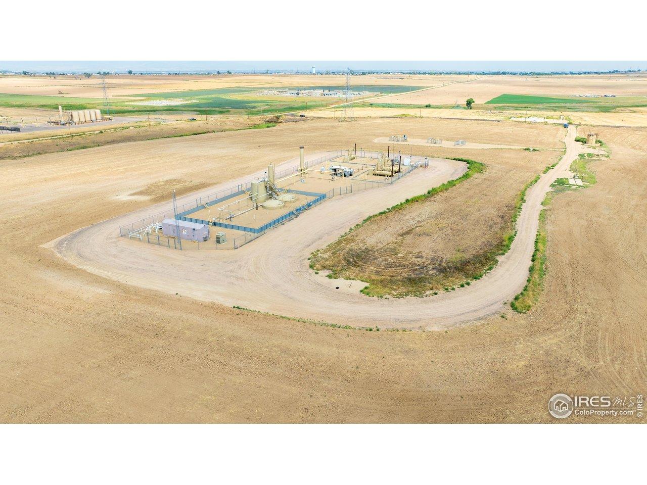 Image 4: Oil gas well Image 4: Oil gas well