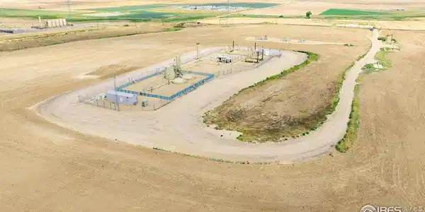 Image 4: Oil gas well Image 4: Oil gas well