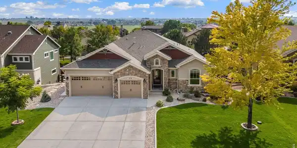 Image 2: Beautifully Maintained 6-Bedroom Home Image 2: Beautifully Maintained 6-Bedroom Home