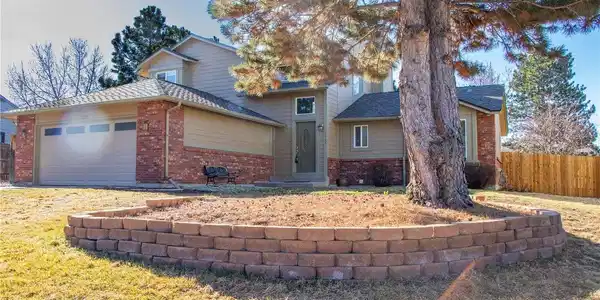 3025 Commodore Dr