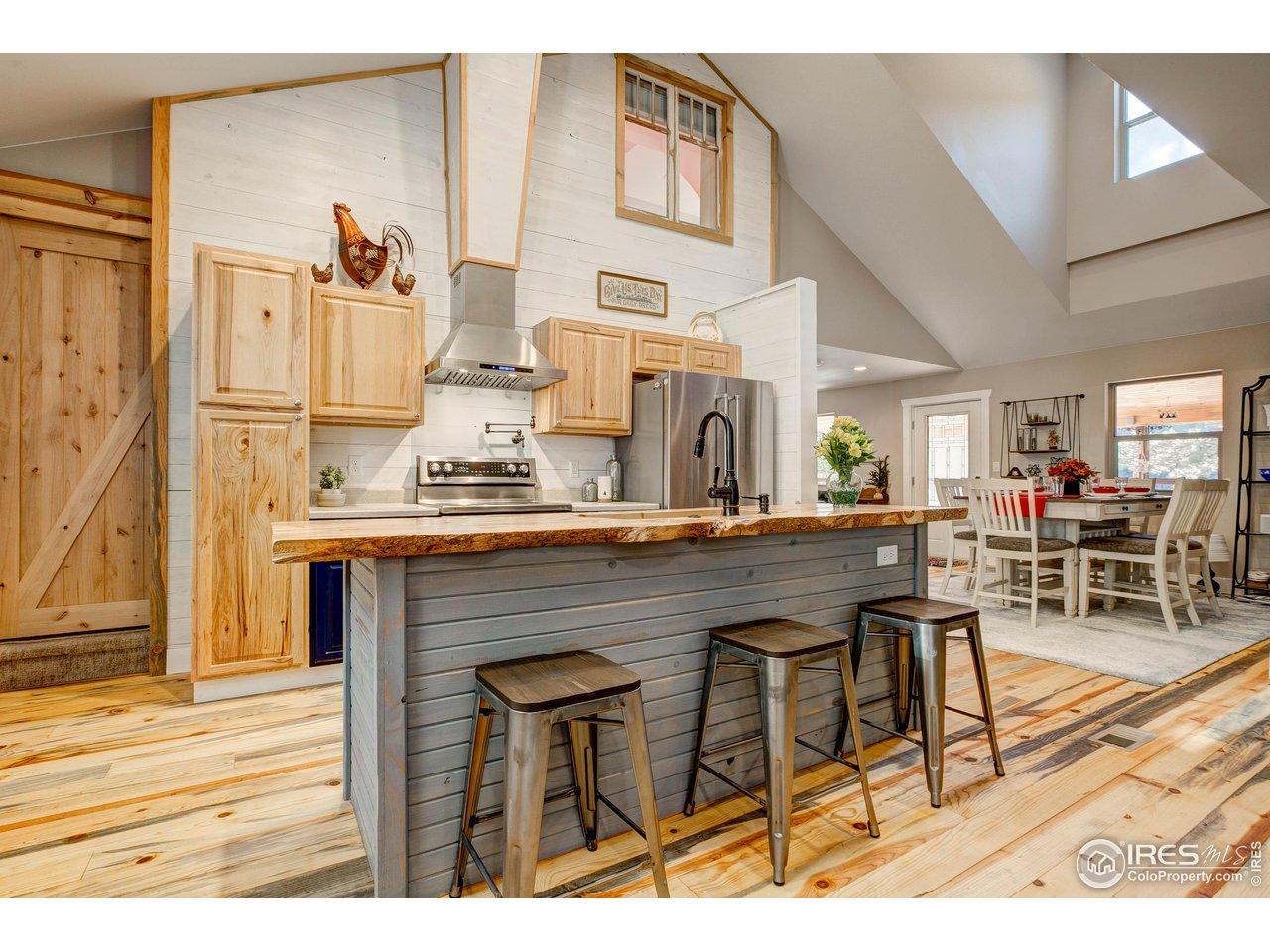 Image 1: The kitchen and dining room are open to the great room. Image 1: The kitchen and dining room are open to the great room.
