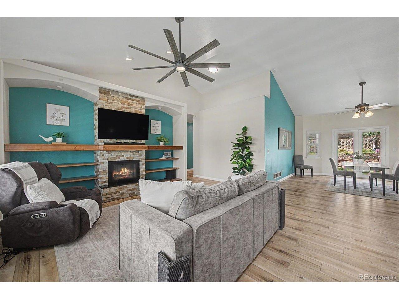 Image 4: Living room Image 4: Living room