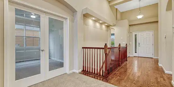Image 4: Foyer