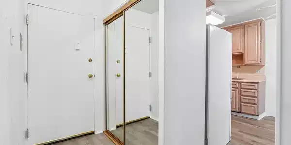Image 4: Entryway with Ring Peephole Included Image 4: Entryway with Ring Peephole Included