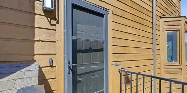 Image 4: Exterior Entry