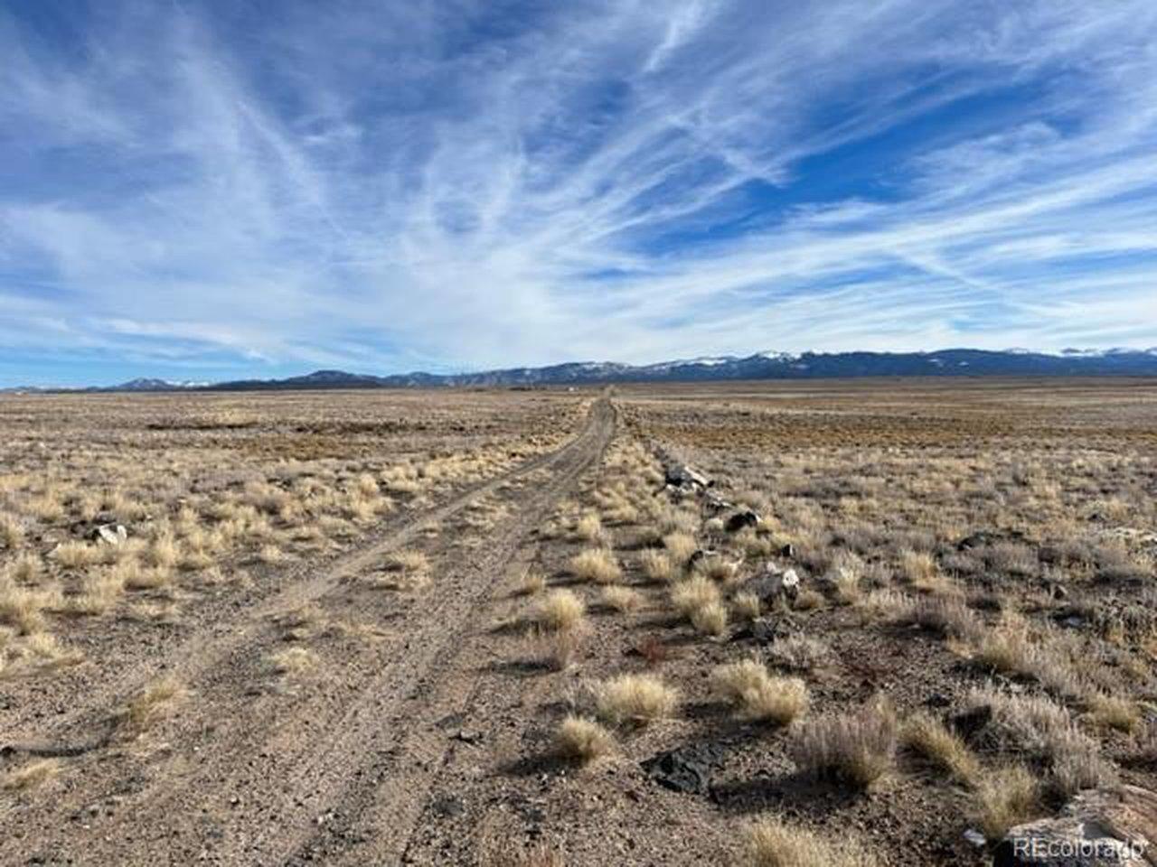 Image 1: Road frontage, looking E Image 1: Road frontage, looking E